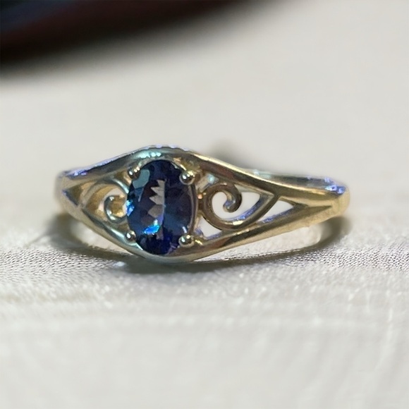 Vivid Blue Tanzanite Sterling Silver Ring (8) - Picture 6 of 11